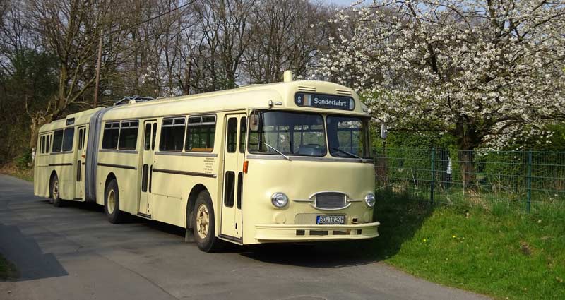 Henschel HS160OSL pausiert auf der Nachtigallstraße in Bommern