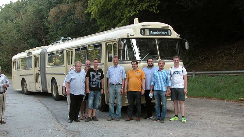 TR29 und Gruppe an der Isenbergstraße