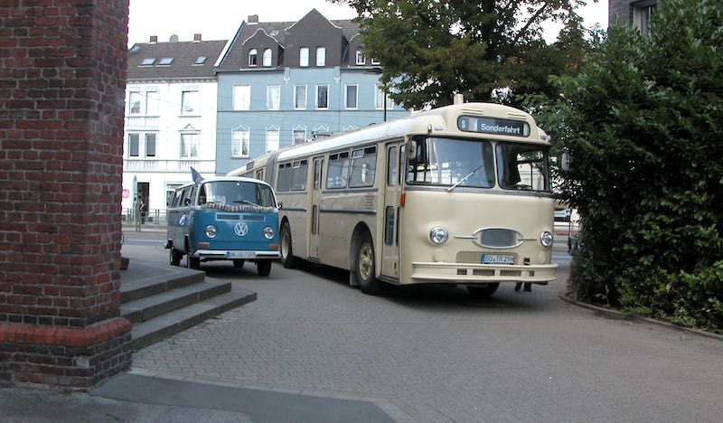 TR29 neben Bulli in Altenbochum